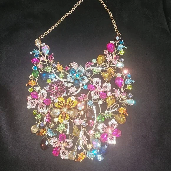 Statement Necklace - Picture 1 of 4
